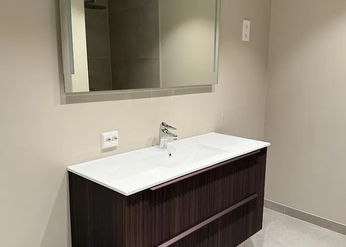 Newly Renovated In Tromsoya Apartment